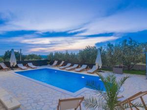 Fotografie z fotogalerie ubytování Beautiful villa in Lisicic with private pool v destinaci Lisičići