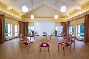 a large dining room with a table and chairs at Hotel Morgenland in Berlin