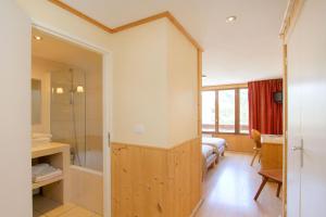 Postel nebo postele na pokoji v ubytování Hotel le Sherpa