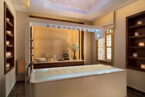 Voodi või voodid majutusasutuse Souq Al Wakra Hotel Qatar By Tivoli toas