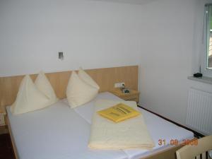 Ένα ή περισσότερα κρεβάτια σε δωμάτιο στο Haus Wiestner Fam Gstrein