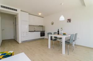 Kuchyňa alebo kuchynka v ubytovaní Apartments "The Little Prince"