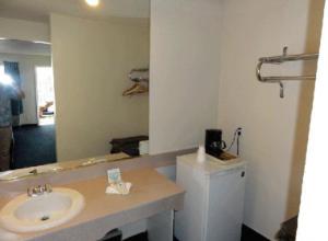 a bathroom with a sink and a counter with a mirror at Bluelake Inn @ Heavenly Village in South Lake Tahoe