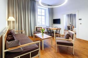 TV a/nebo společenská místnost v ubytování Hotel Zámek Svijany
