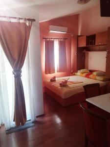 Postel nebo postele na pokoji v ubytování Apartmani Babić Vir