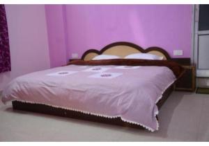 Krevet ili kreveti u jedinici u okviru objekta Mountain Facing Rooms in Shimla