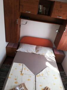 Postel nebo postele na pokoji v ubytování Apartmani Babić Vir