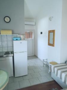 Kuchyň nebo kuchyňský kout v ubytování Apartmani Babić Vir