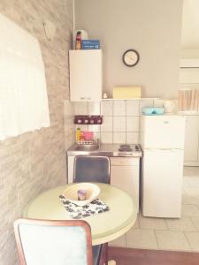 Kuchyň nebo kuchyňský kout v ubytování Apartmani Babić Vir