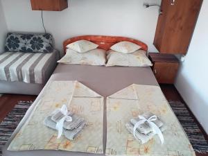 Postel nebo postele na pokoji v ubytování Apartmani Babić Vir