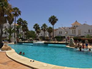 The swimming pool at or close to La Perla Azul - Terraza panorámica al Sol