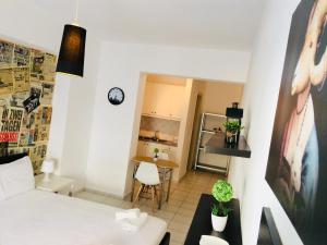 Posteľ alebo postele v izbe v ubytovaní Korona Βeach Αpartments