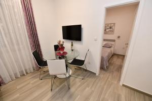TV a/nebo společenská místnost v ubytování Apartment Cecilija