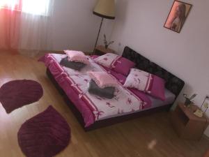 Postel nebo postele na pokoji v ubytování Apartman Luis Silence