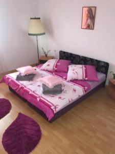 Postel nebo postele na pokoji v ubytování Apartman Luis Silence