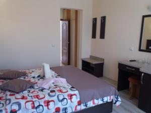 A bed or beds in a room at Hotel Sirena