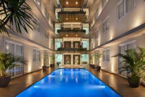Bazén v ubytování All Nite and Day Hotel Alam Sutera nebo v jeho okolí