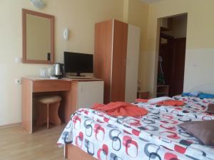 A bed or beds in a room at Hotel Sirena