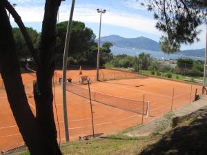 a tennis court with a net on top of it at Villa La Viva Porticcio in Porticcio