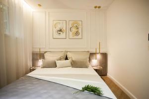 Postel nebo postele na pokoji v ubytování Club 5 boutique rooms