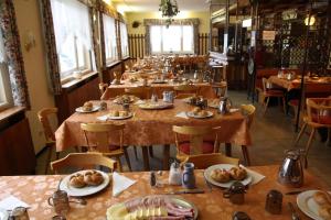 Jedlo v ubytovaní bed & breakfast alebo blízkom okolí