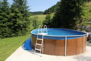 The swimming pool at or close to Zur Post