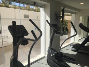 The fitness centre and/or fitness facilities at Apto a pie de playa con vistas increíbles!