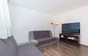 TV a/nebo společenská místnost v ubytování Kira House