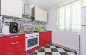 Kuchyň nebo kuchyňský kout v ubytování Kira House