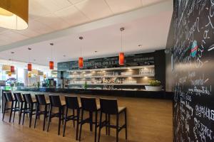 Ο χώρος του lounge ή του μπαρ στο City Hotel Berlin East