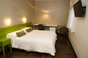 Voodi või voodid majutusasutuse Hotel Posada Del Sol toas