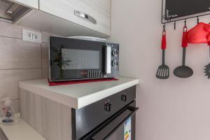 A kitchen or kitchenette at Milano Business Balcony Flat