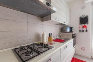 A kitchen or kitchenette at Milano Business Balcony Flat