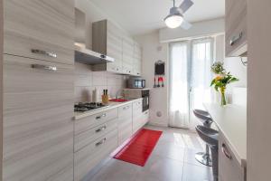 A kitchen or kitchenette at Milano Business Balcony Flat
