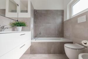 A bathroom at Milano Business Balcony Flat