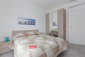 A bed or beds in a room at Milano Business Balcony Flat