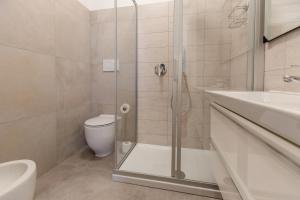 A bathroom at Milano Business Balcony Flat