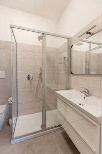 A bathroom at Milano Business Balcony Flat