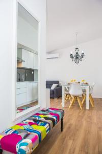 Kuchyň nebo kuchyňský kout v ubytování Apartmani Ana