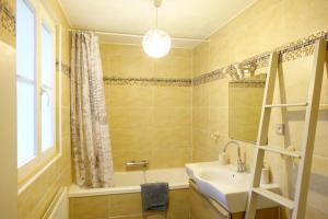 a bathroom with a sink and a bath tub at Armonui Honfleur centre historique in Honfleur +101 photos