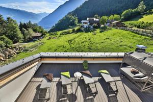 a balcony with a view of a green hill at Ladurner in Lagundo