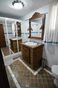 Salle de bains dans l'établissement Tu Villa Rural Acequia 5 Dormitorios