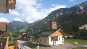 Nespecifikovaný výhled na hory nebo výhled na hory při pohledu z apartmánu + 2 fotografie