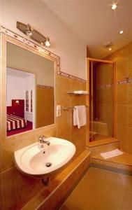 Koupelna v ubytování Hotel Preuss im Dammtorpalais + 7 fotografií