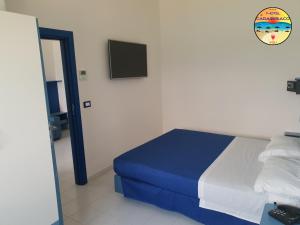 Posteľ alebo postele v izbe v ubytovaní Hotel Caraibisiaco sul mare