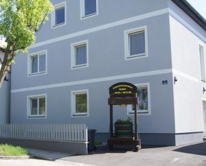 a blue building with a sign in front of it at Frühstückspension Täuber in Krems an der Donau