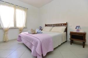 Ένα ή περισσότερα κρεβάτια σε δωμάτιο στο IzzHome Regina Margherita