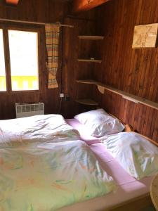 Posteľ alebo postele v izbe v ubytovaní Chata Pribisko 651