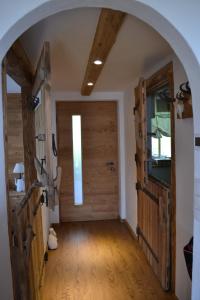 A kitchen or kitchenette at Reiterbauer Chalets & Ferienwohnungen
