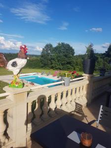 a statue of a rooster standing on a balcony at Au Périgord Noir in Hautefort